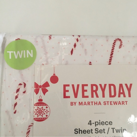 NEW TWIN Size Set 4pc Flat, Fitted, 2 Pillowcases - Candy Canes | Martha Stewart - Picture 2 of 5
